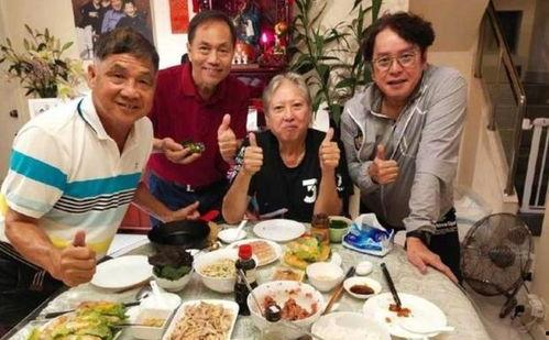 酒吧蒙眼吃瓜,酒吧里的趣味吃瓜盛宴