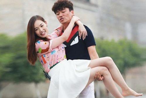 吃瓜女子嘲讽男友,爱情中的幽默与边界