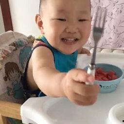 孩子吃瓜吃到自己家